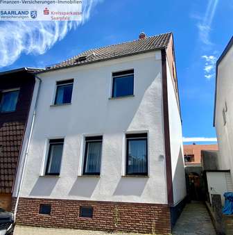 Straßenansicht - Doppelhaushälfte in 66386 St. Ingbert mit 130m² kaufen