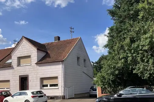 Einfamilienhaus mit großem Grundstück 