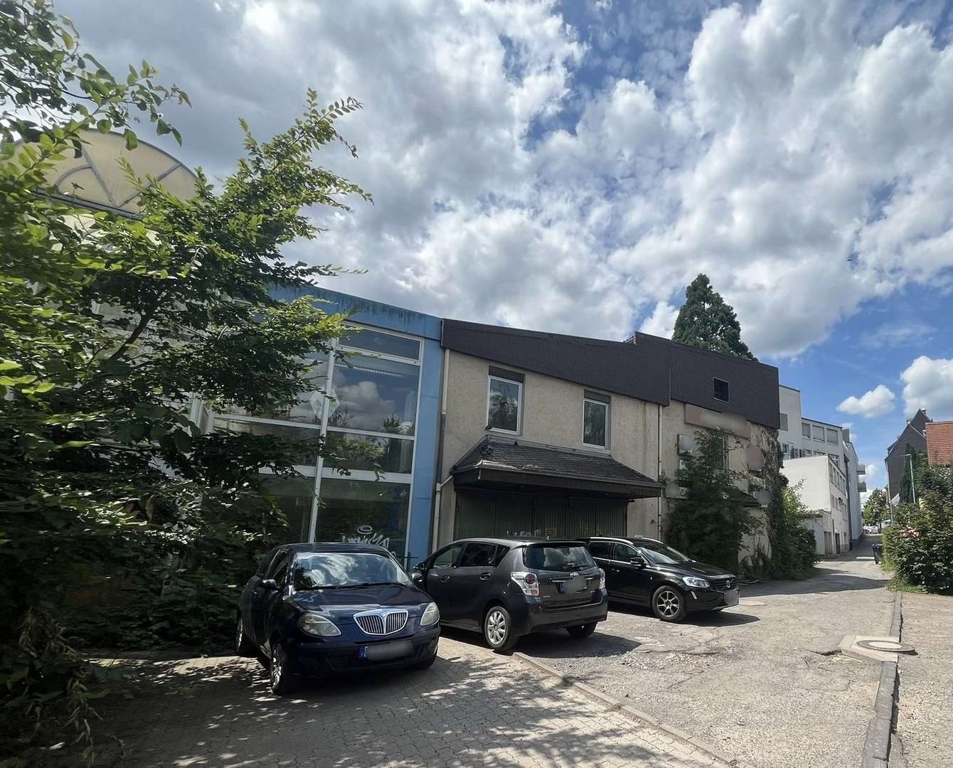 Zufahrtsstraße u. Rückansicht Zufahrtsstraße u. Rückansicht - Grundstück in 66424 Homburg mit 2021m² kaufen