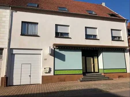 Wohn-/Geschäftshaus oder 3-Familienhaus mit Nebengebäude in zentraler Ortslage