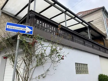 Ein-  bis Zweifamilienhaus mit großer Dachterrasse