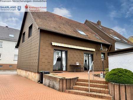 Rückansicht Wohnhaus - Doppelhaushälfte in 66386 St. Ingbert mit 130m² kaufen