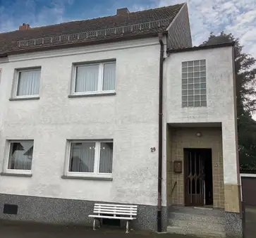 Geräumiges Ein- bis Zweifamilienhaus mit Garten 