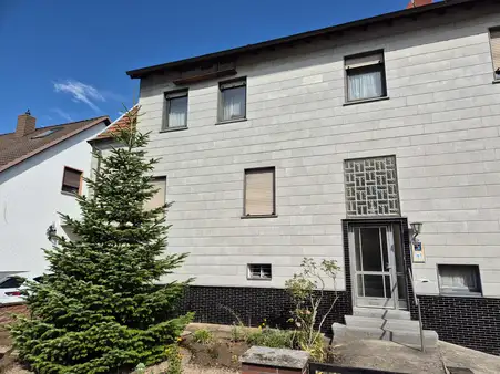 Geräumiges 1-2 Familienhaus mit großem Grundstück