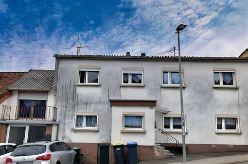 Straßenansicht Straßenansicht - Zweifamilienhaus in 66564 Ottweiler mit 180m² kaufen