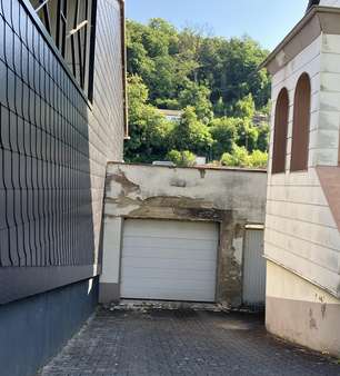 Garage und Einfahrt - Einfamilienhaus in 66424 Homburg mit 165m² kaufen