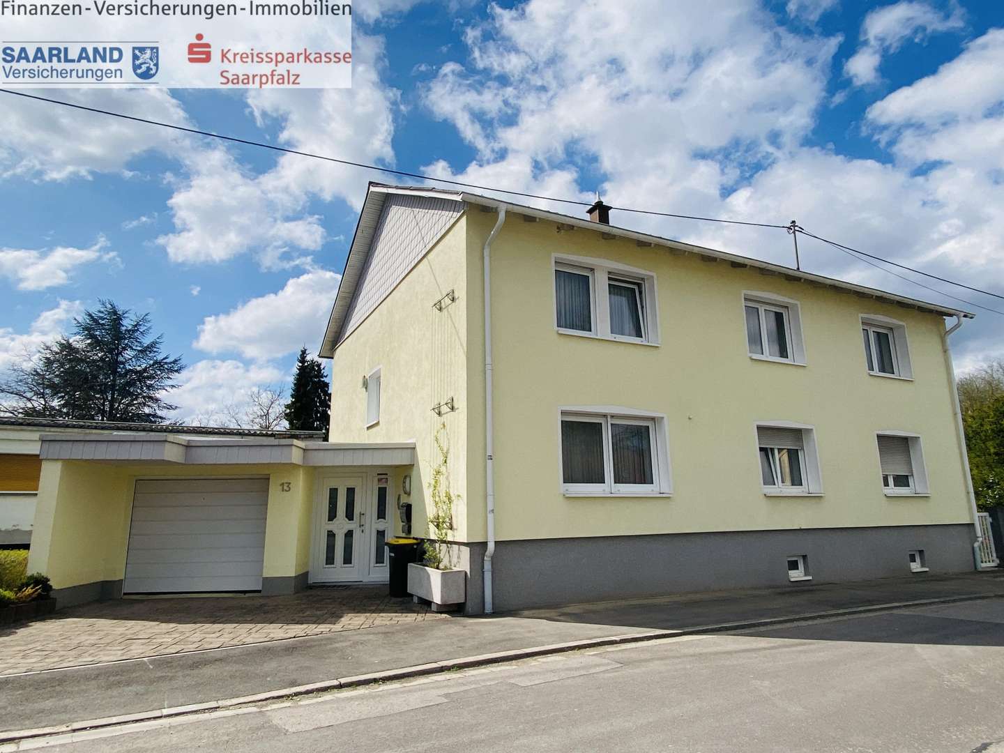 Straßenansicht Straßenansicht - Zweifamilienhaus in 66399 Mandelbachtal mit 210m² kaufen