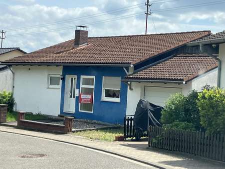 Strassenansicht Strassenansicht - Einfamilienhaus in 66450 Bexbach mit 200m² kaufen
