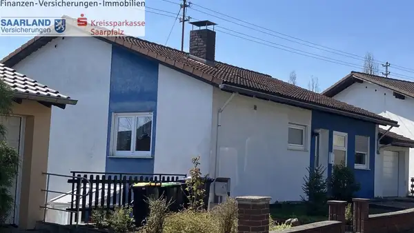 Freistehendes Einfamilienhaus mit ELW in ruhiger Höhenlage