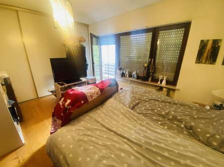 Schlafzimmer mit Balkonausgang Schlafzimmer mit Balkonausgang - Reihenmittelhaus in 66386 St. Ingbert mit 98m² kaufen