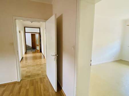 Flur Wohnung OG - Wohn- / Geschäftshaus in 66440 Blieskastel mit 210m² als Kapitalanlage kaufen