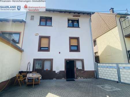 Gebäuderückansicht Gebäuderückansicht - Doppelhaushälfte in 66440 Blieskastel mit 160m² kaufen