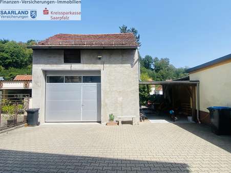 Innenhof und Doppelgarage Innenhof und Doppelgarage - Doppelhaushälfte in 66440 Blieskastel mit 160m² kaufen