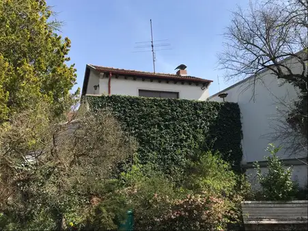 Mitten im Homburg - Wohnbaugrundstück mit Altbestand