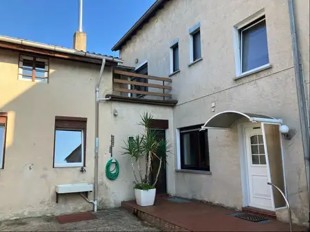 2-3 Familienhaus mit Nebengebäude in zentraler Ortslage
