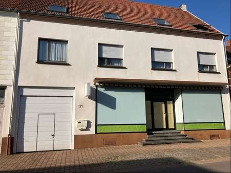 Vorderansicht Vorderansicht - Zweifamilienhaus in 66459 Kirkel mit 190m² kaufen
