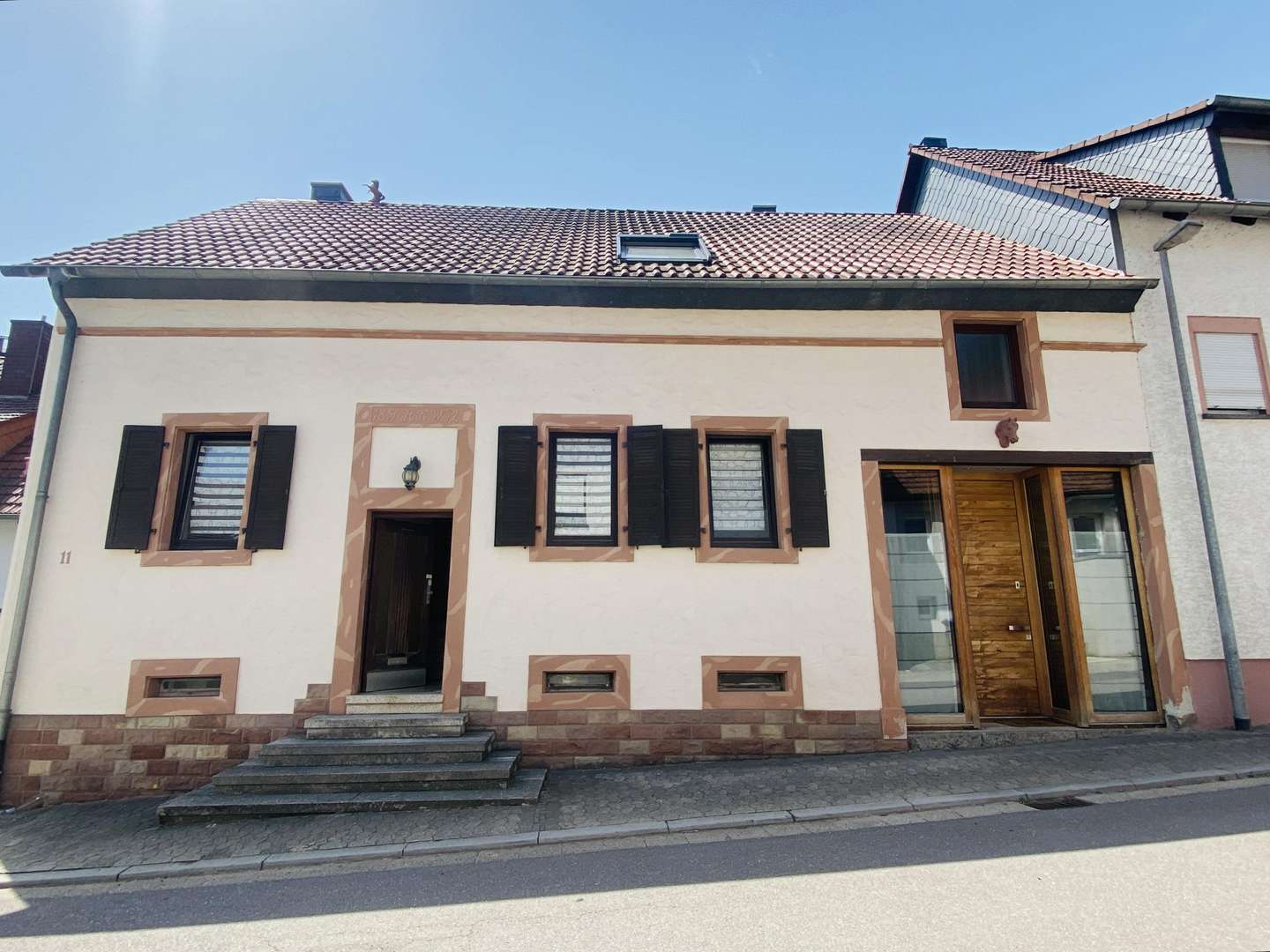 Straßenansicht Straßenansicht - Einfamilienhaus in 66386 St. Ingbert mit 230m² kaufen