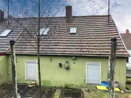 Handwerkerhaus zum Sanieren mit hübschen Garten - Nähe Volkshaus