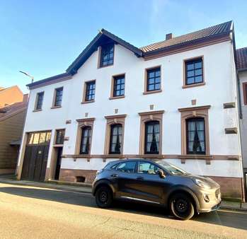 Straßenansicht - Einfamilienhaus in 66440 Blieskastel mit 215m² kaufen