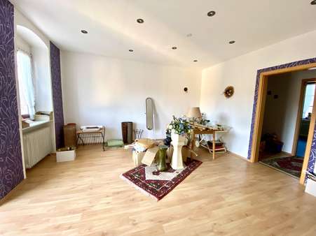 Wohnzimmer im EG - Einfamilienhaus in 66440 Blieskastel mit 215m² kaufen