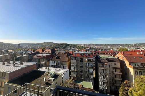 Ausblick Terrasse gr. Wohnung - Dachgeschosswohnung in 70180 Stuttgart mit 199m² kaufen