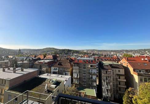 Ausblick Terrasse gr. Wohnung - Dachgeschosswohnung in 70180 Stuttgart mit 199m² kaufen