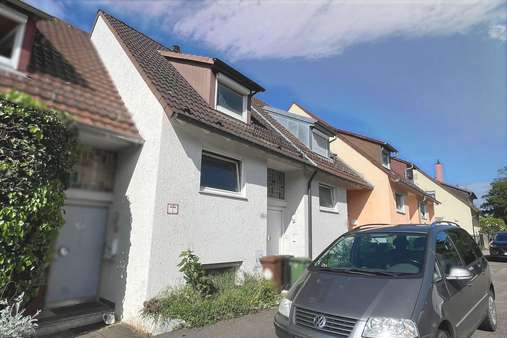Hausansicht - Reihenmittelhaus in 70439 Stuttgart mit 127m² kaufen