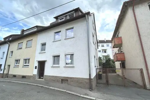 Mehrfamilienhaus in zentraler Lage! 