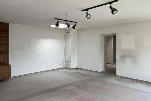 Wohnzimmer - Etagenwohnung in 70178 Stuttgart mit 104m² kaufen