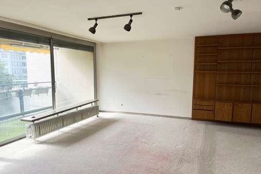 Wohnzimmer - Etagenwohnung in 70178 Stuttgart mit 104m² kaufen