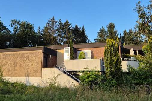 Hausansicht Hausansicht - Bungalow in 71101 Schönaich mit 208m² kaufen