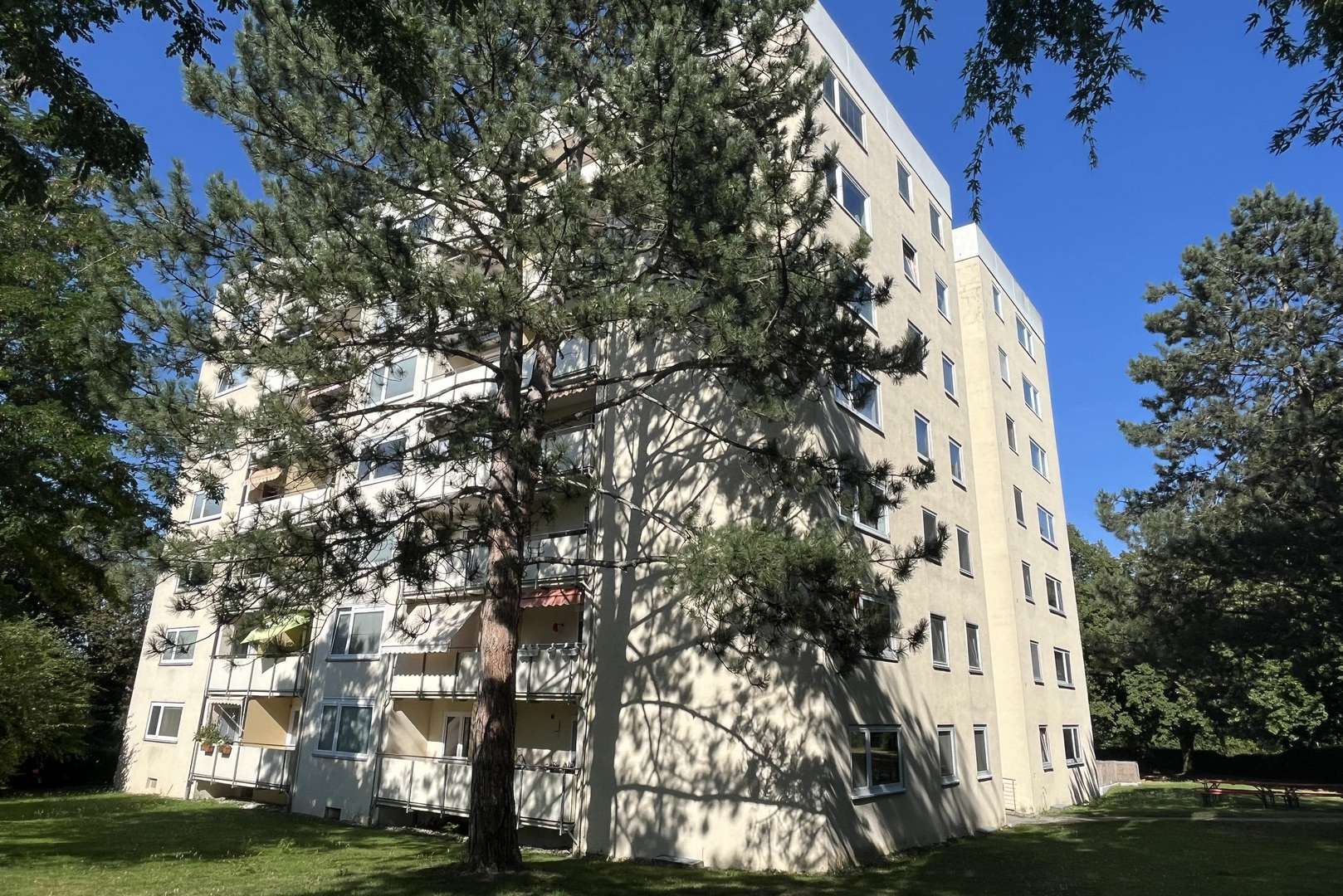 Hausansicht - Etagenwohnung in 70825 Korntal-Münchingen mit 75m² kaufen