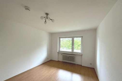 Schlafzimmer - Etagenwohnung in 70825 Korntal-Münchingen mit 75m² kaufen