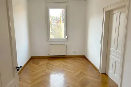 Klassische Altbauwohnung mit Garage im Westen!