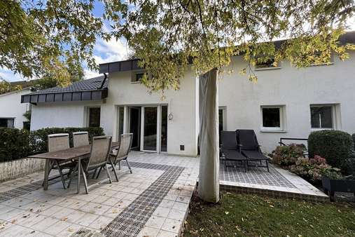 Gartenansicht Wohnhaus - Villa in 73230 Kirchheim mit 334m² kaufen