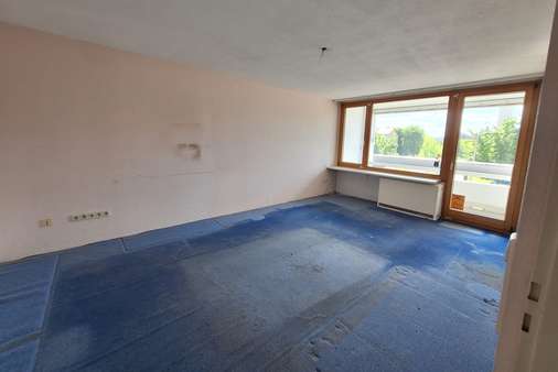 Wohnzimmer - Etagenwohnung in 70565 Stuttgart mit 59m² kaufen