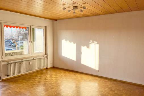 Wohnzimmer - Erdgeschosswohnung in 70378 Stuttgart mit 69m² kaufen