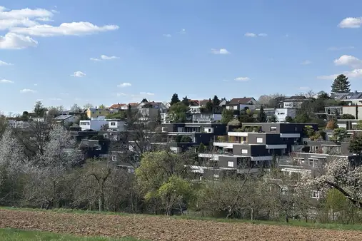 Architektonisch sehr interessantes Reihenmittelhaus in Splitbauweise