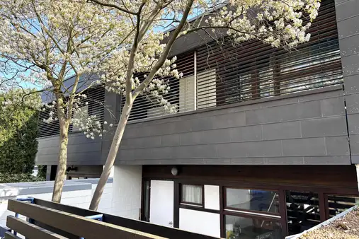 Architektonisch sehr interessantes Reihenmittelhaus in Splitbauweise