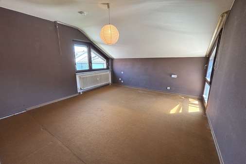 Eltern Eltern - Dachgeschosswohnung in 70374 Stuttgart mit 90m² kaufen