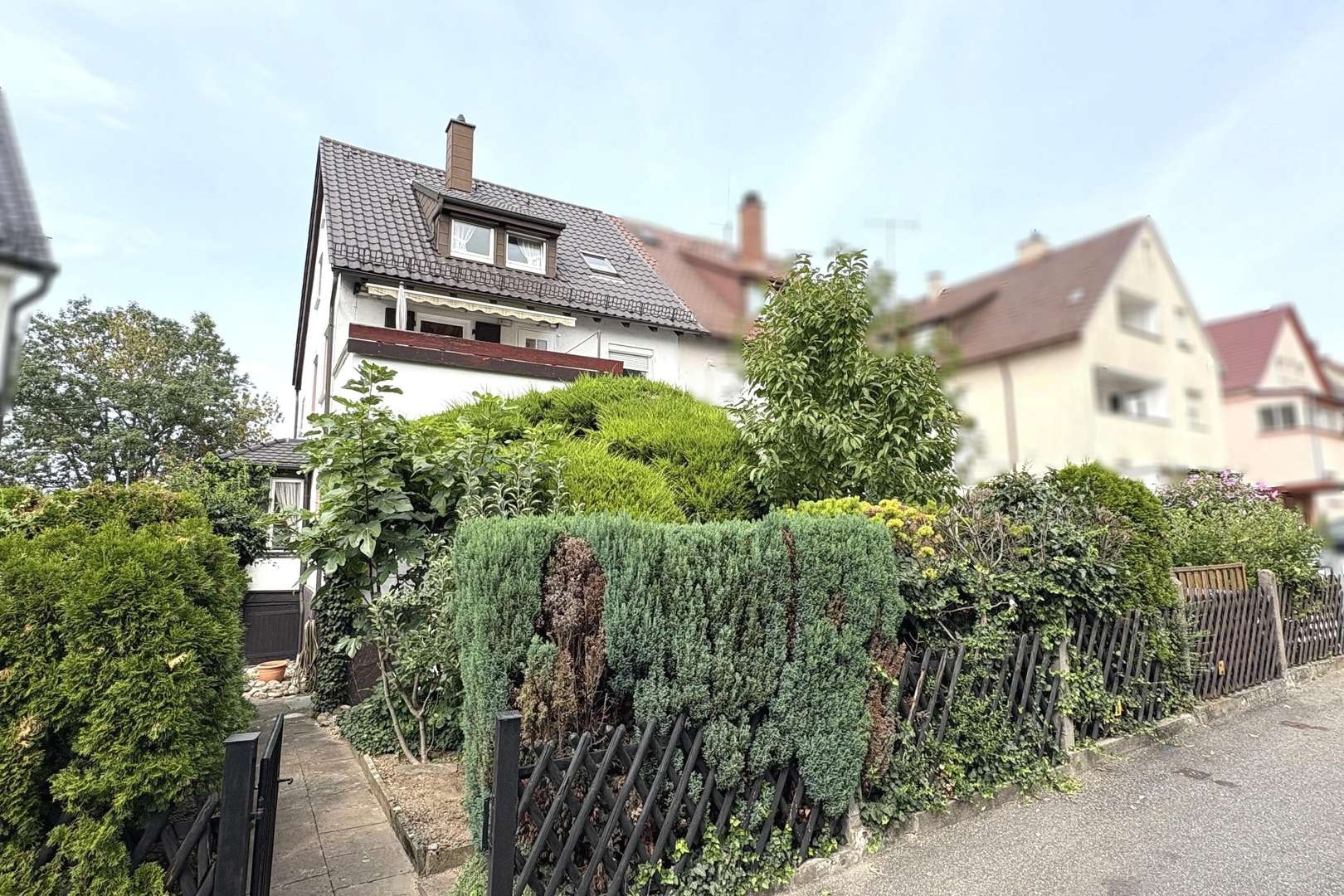 Hausansicht Anliegerstraße - Doppelhaushälfte in 74076 Heilbronn mit 140m² kaufen
