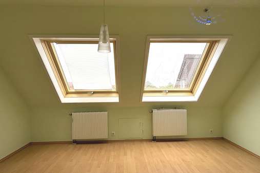 Wohnen mit Holz-Dachfenster Wohnen mit Holz-Dachfenster - Dachgeschosswohnung in 71336 Waiblingen mit 50m² kaufen