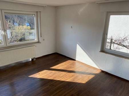 Zimmer 2 Erdgeschoss - Zweifamilienhaus in 71384 Weinstadt mit 188m² kaufen