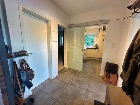 Flur - Etagenwohnung in 70469 Stuttgart mit 75m² kaufen
