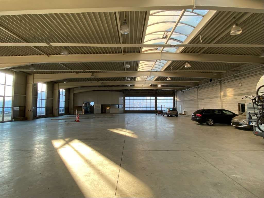 Titelbild - Halle in 71522 Backnang mit 1520m² mieten