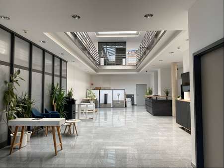 Empfangsbereich - Büro in 71384 Weinstadt mit 260m² mieten