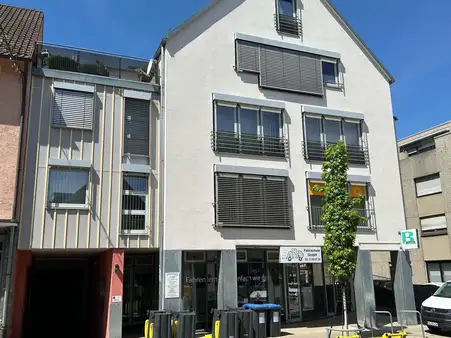 Sofort beziehbar: 2-Zimmer-Maisonettewohnung
mit Tiefgaragenstellplatz im Herzen der Stadt