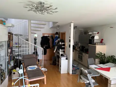 Sofort beziehbar: 2-Zimmer-Maisonettewohnung
mit Tiefgaragenstellplatz im Herzen der Stadt