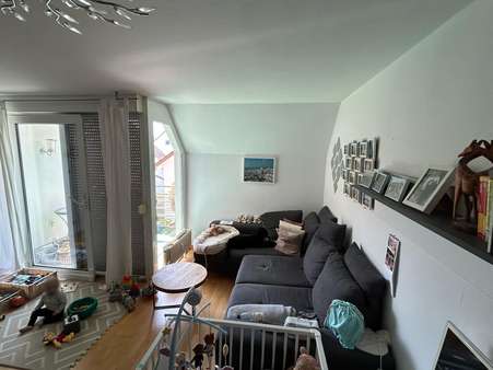 Wohnzimmer Balkon - Maisonette-Wohnung in 70736 Fellbach mit 55m² kaufen