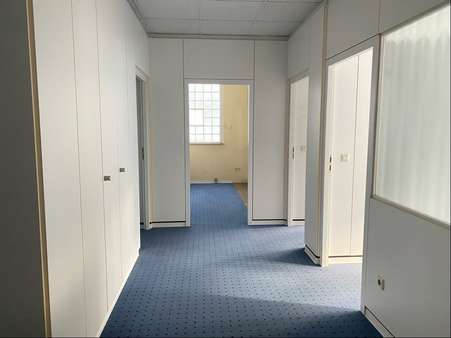 Gang - Büro in 71394 Kernen mit 310m² mieten